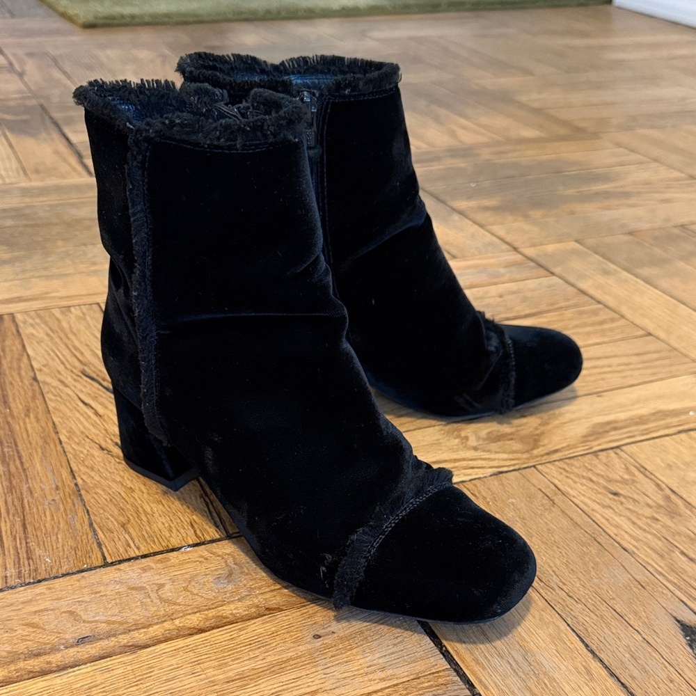 Stuart Weitzman ‘On The Fringe’ Block Heel Bootie